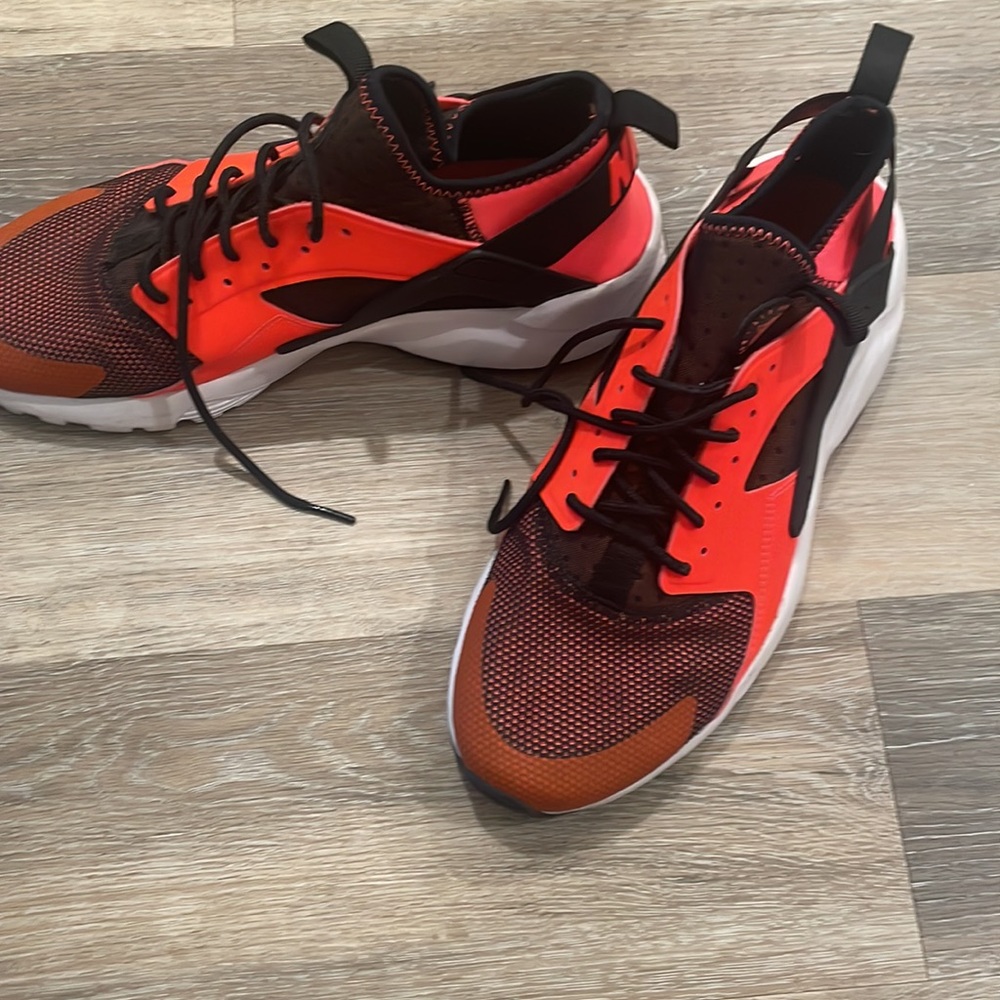 Nike Air Hurache - image 2